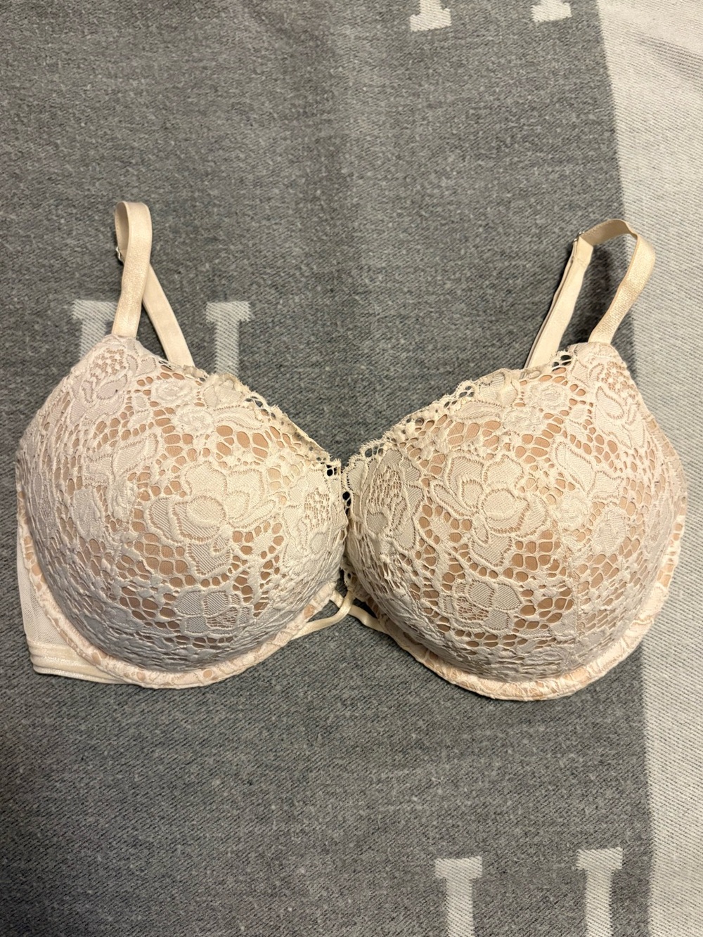Victoria's Secret Beige Lace Push-Up Bra